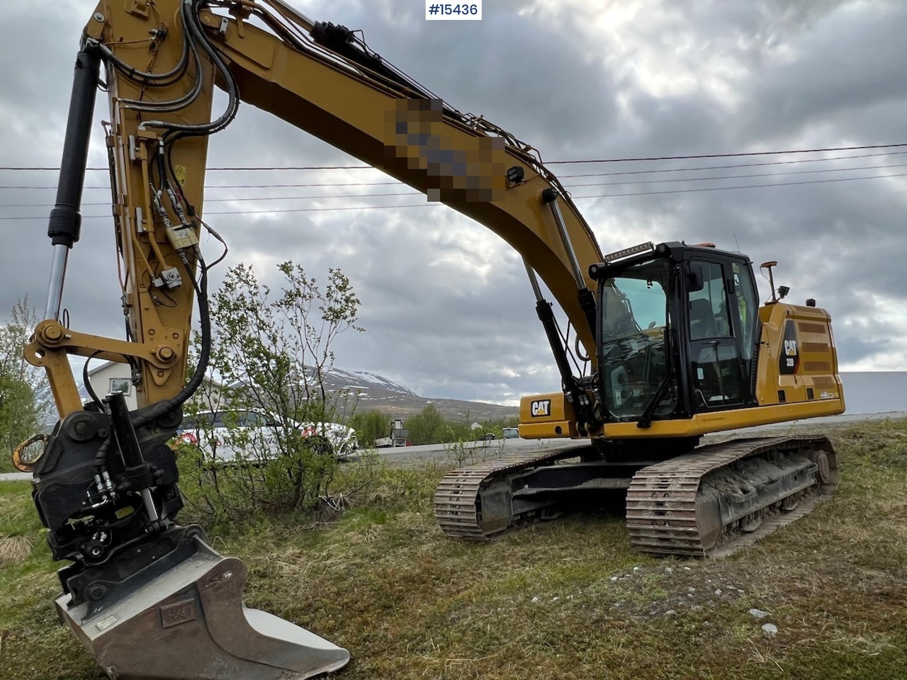 Bager Caterpillar 320: slika 1