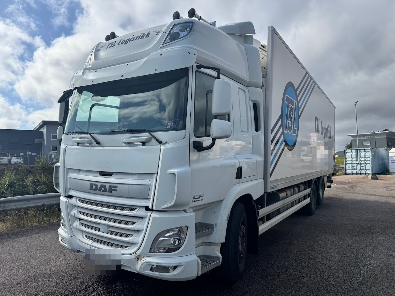 DAF CF440 - Kamion sa zatvorenim sandukom: slika 1 DAF CF440 - Kamion sa zatvorenim sandukom: slika 1