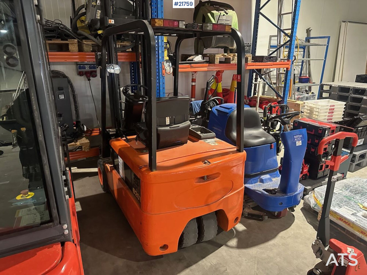 Daewoo B20T truck m/ 4,5 m løftehøyde - Niska poluprikolica za prevoz: slika 2 Daewoo B20T truck m/ 4,5 m løftehøyde - Niska poluprikolica za prevoz: slika 2