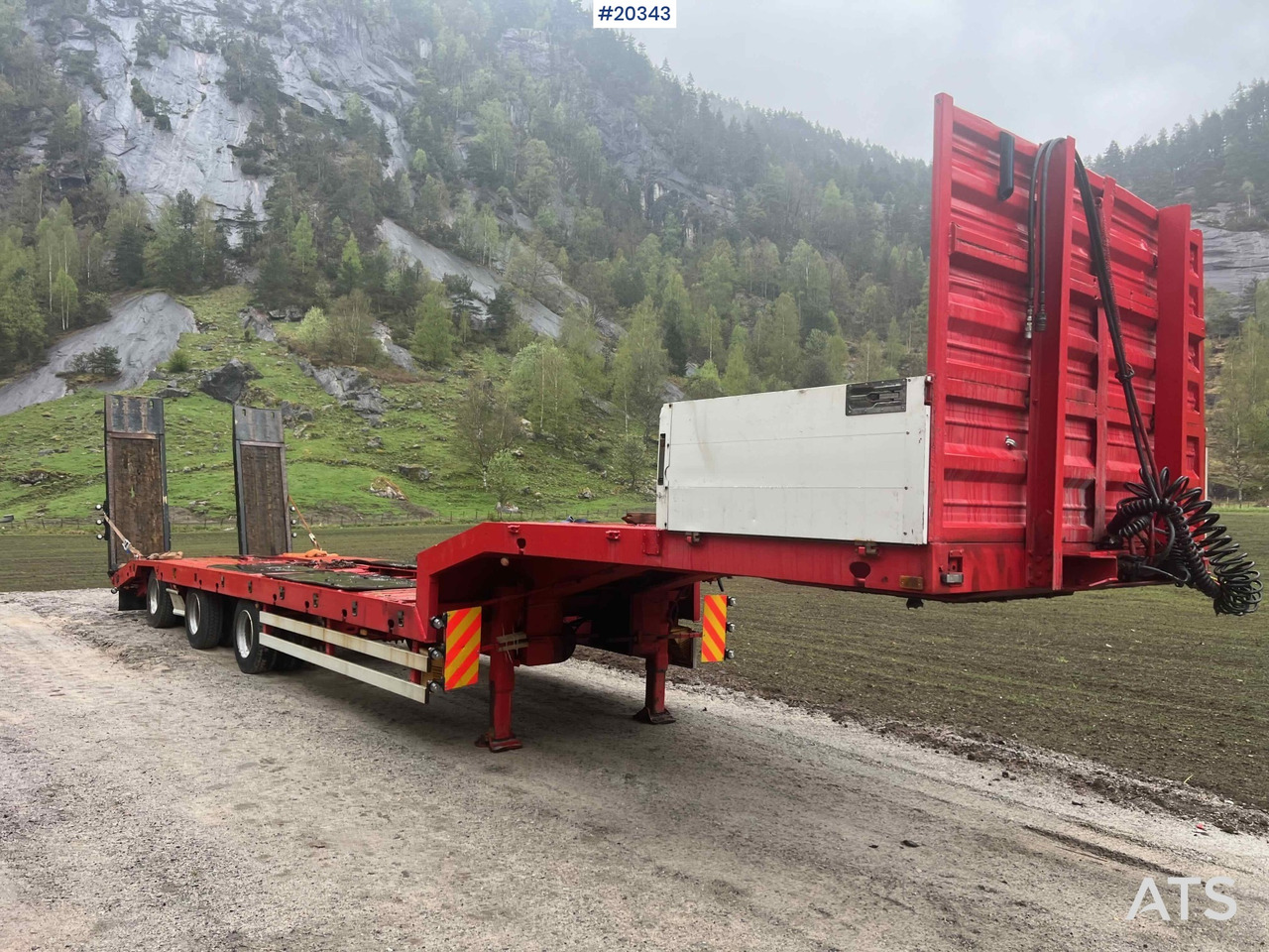 Damm SE-51M 3 akslet Maskinhenger m/ hydrauliske kjørebroer - Niska poluprikolica za prevoz: slika 1 Damm SE-51M 3 akslet Maskinhenger m/ hydrauliske kjørebroer - Niska poluprikolica za prevoz: slika 1