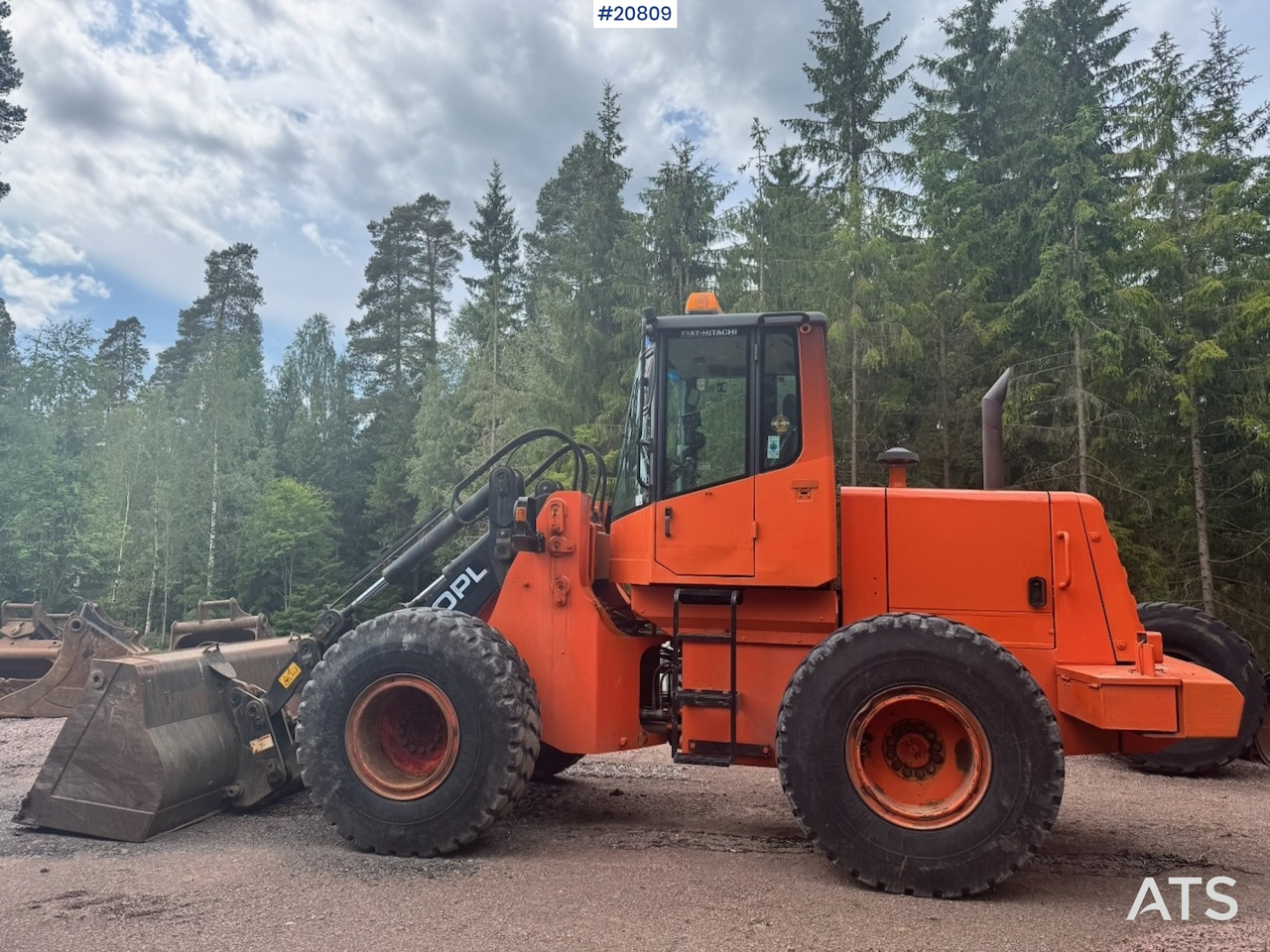 Fiat Hitachi W130PL - Utovarivač točkaš: slika 2 Fiat Hitachi W130PL - Utovarivač točkaš: slika 2
