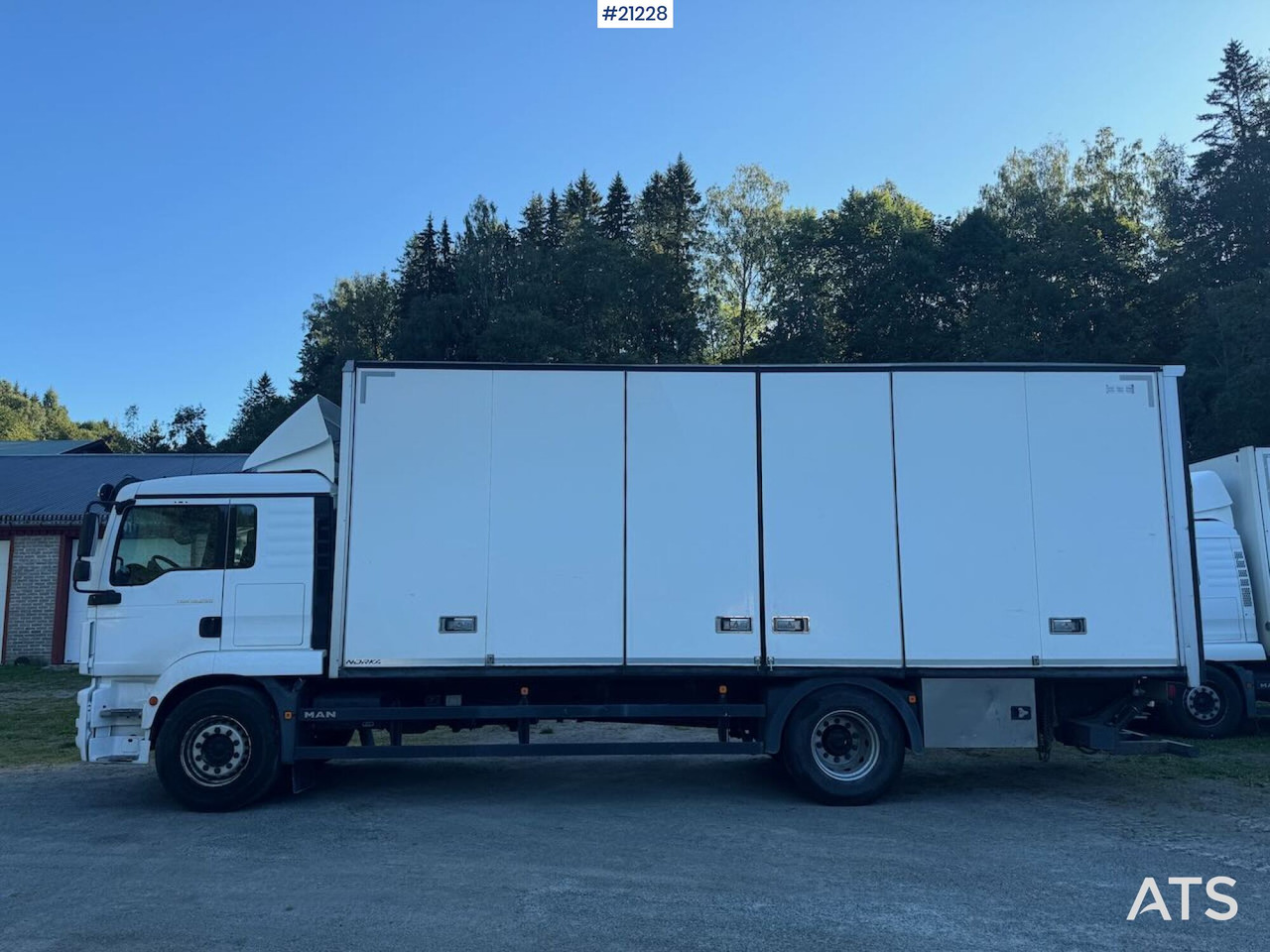 MAN TGM 18.290 - Kamion sa zatvorenim sandukom: slika 2 MAN TGM 18.290 - Kamion sa zatvorenim sandukom: slika 2