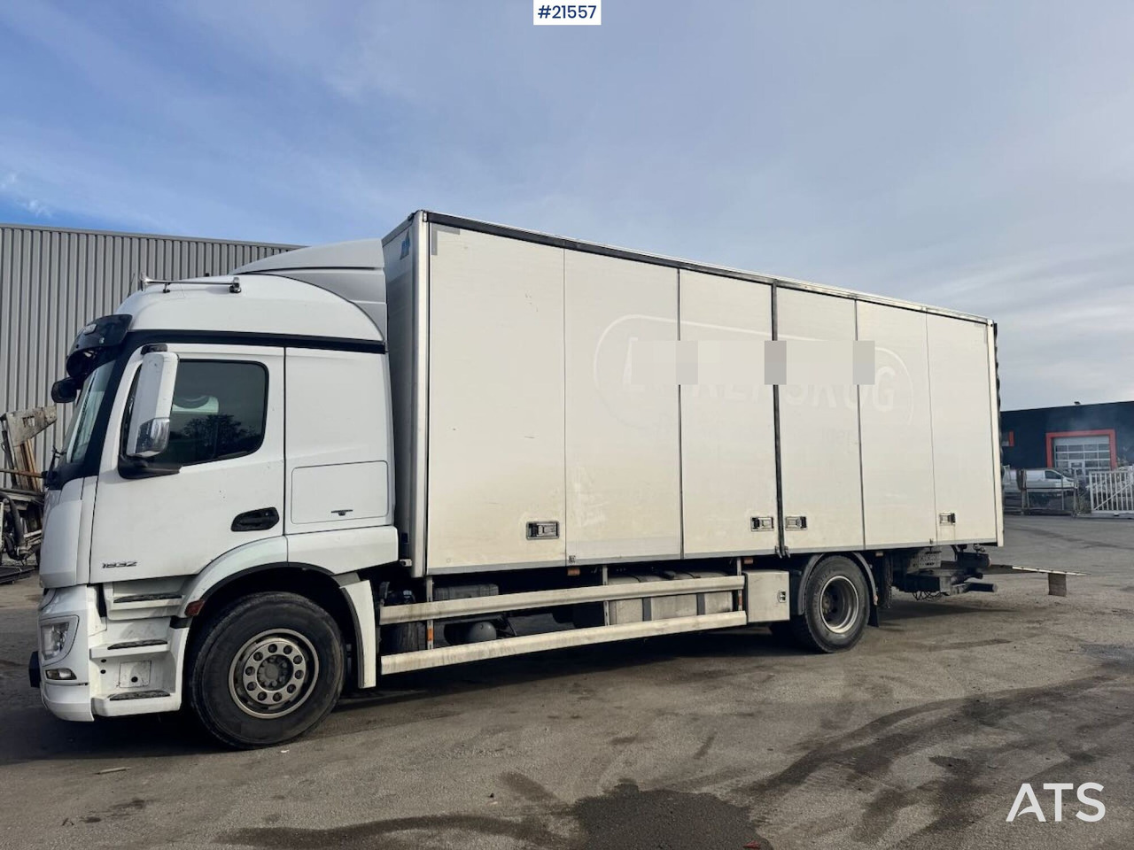 Mercedes Actros 1832 - Kamion sa zatvorenim sandukom: slika 3 Mercedes Actros 1832 - Kamion sa zatvorenim sandukom: slika 3