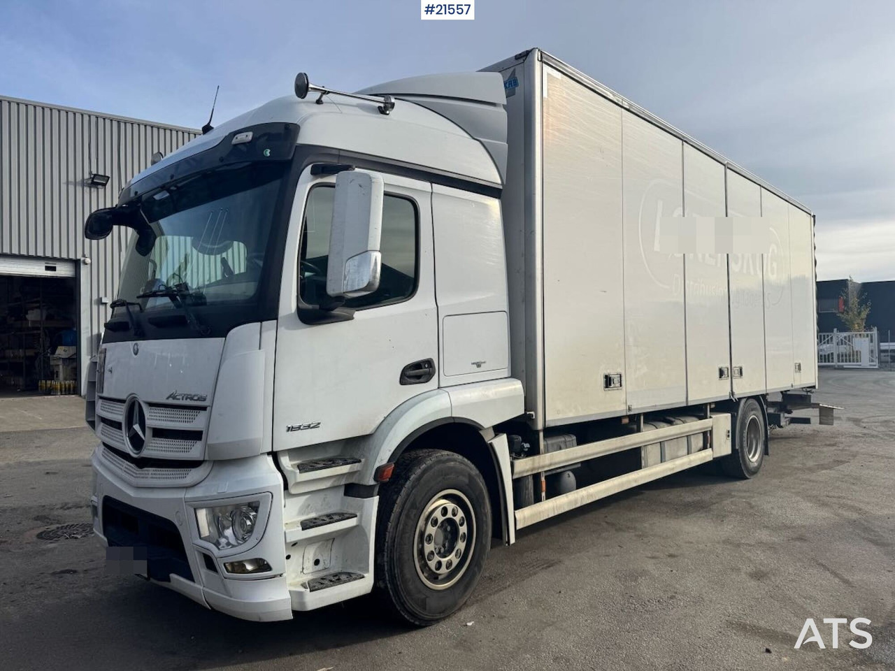 Mercedes Actros 1832 - Kamion sa zatvorenim sandukom: slika 2 Mercedes Actros 1832 - Kamion sa zatvorenim sandukom: slika 2