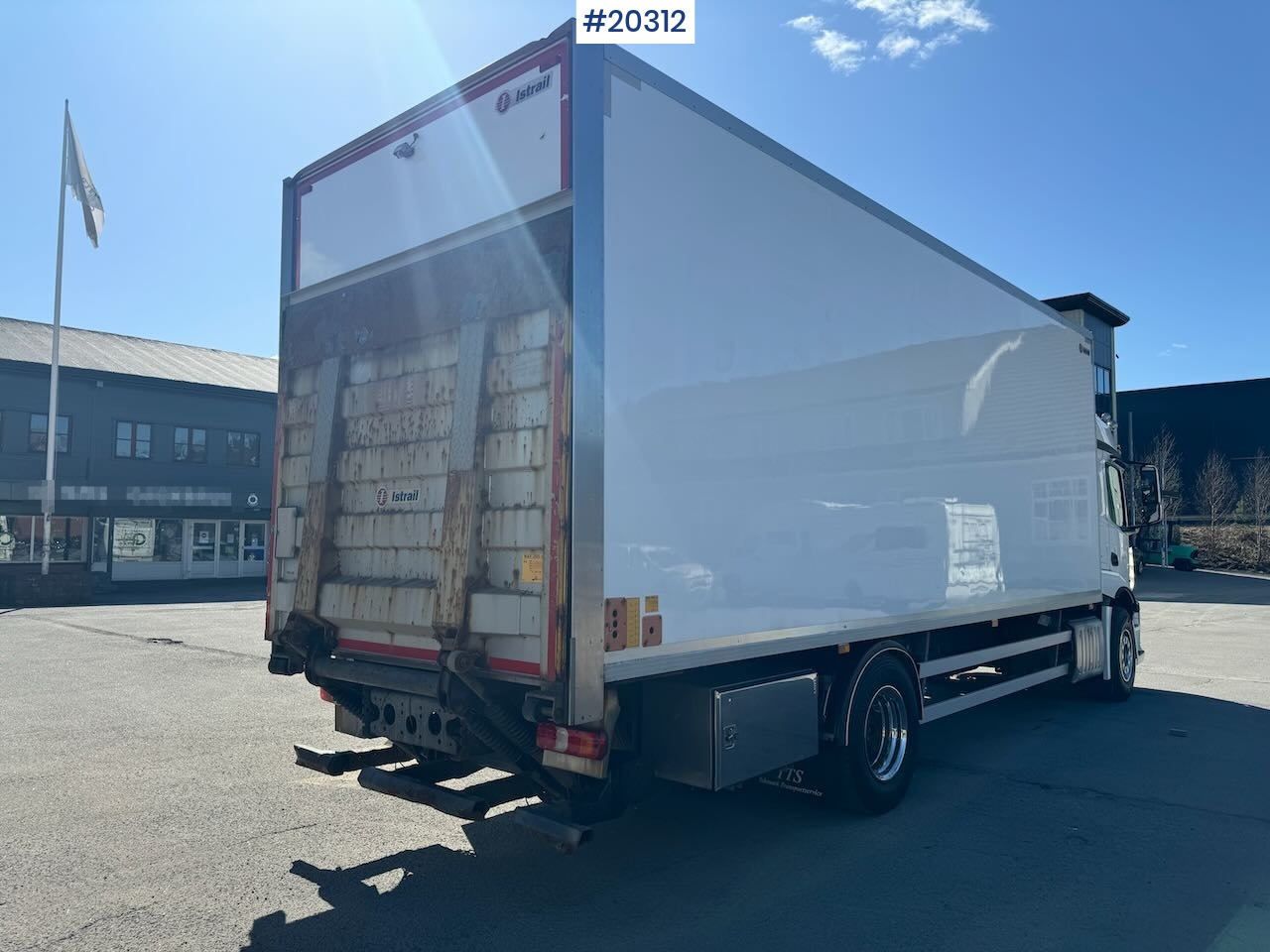 Mercedes Actros 1833 - Kamion sa zatvorenim sandukom: slika 3 Mercedes Actros 1833 - Kamion sa zatvorenim sandukom: slika 3