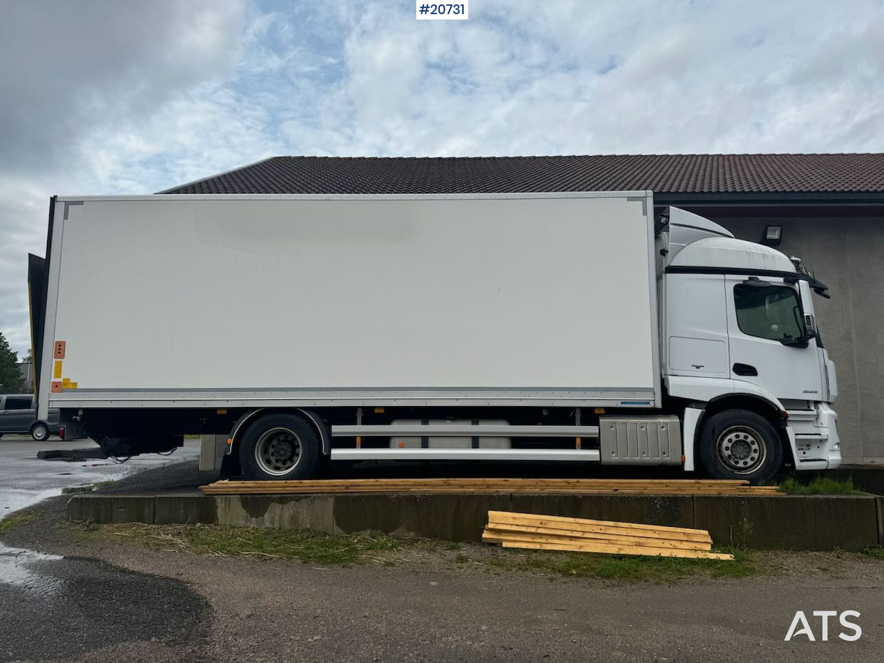 Mercedes Actros 1833 - Kamion sa zatvorenim sandukom: slika 5 Mercedes Actros 1833 - Kamion sa zatvorenim sandukom: slika 5