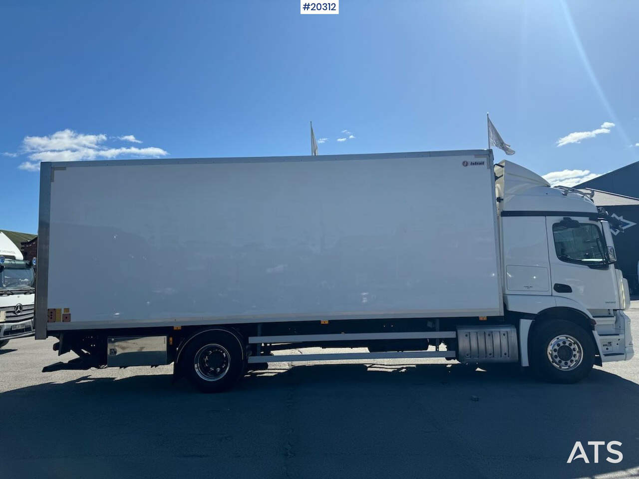 Mercedes Actros 1833 - Kamion sa zatvorenim sandukom: slika 2 Mercedes Actros 1833 - Kamion sa zatvorenim sandukom: slika 2