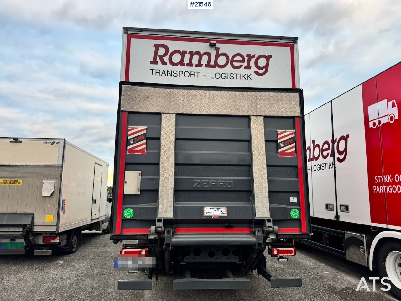 Mercedes Actros 1833 - Kamion sa zatvorenim sandukom: slika 5 Mercedes Actros 1833 - Kamion sa zatvorenim sandukom: slika 5