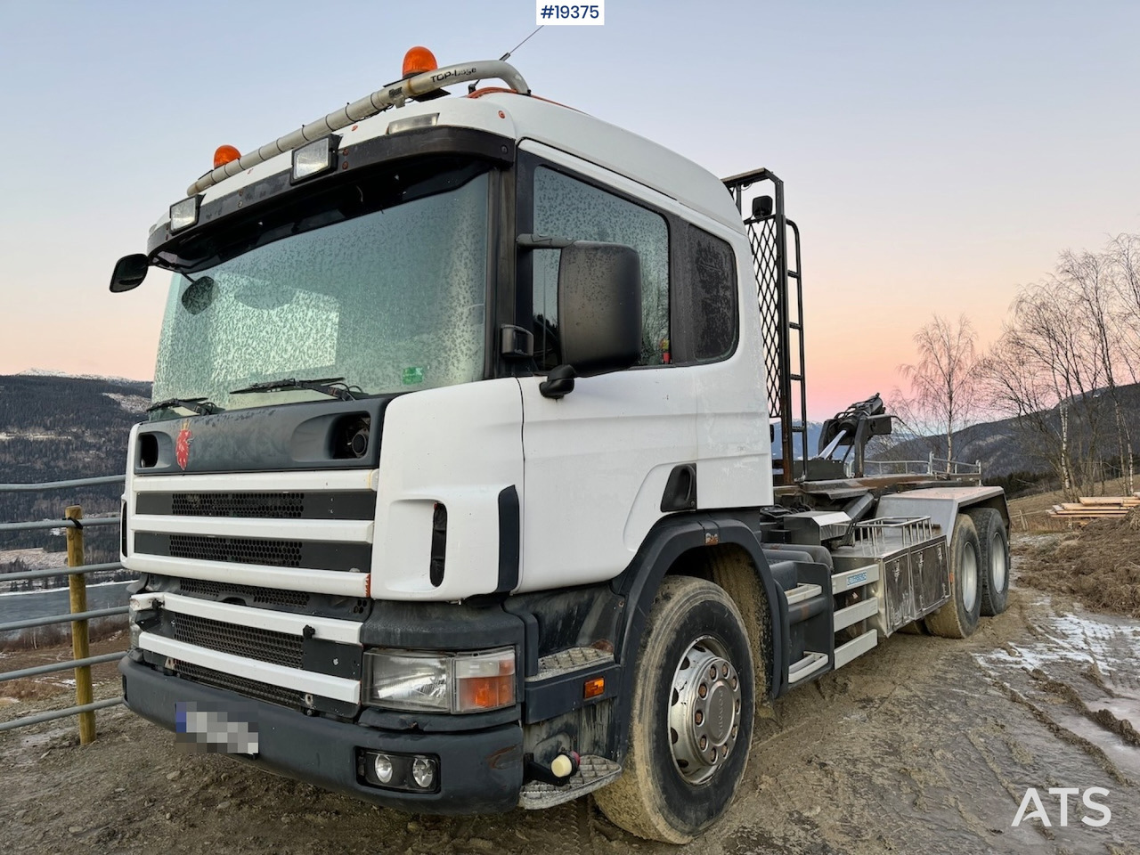 Scania P124 - Kamion sa hidrauličnom kukom: slika 1 Scania P124 - Kamion sa hidrauličnom kukom: slika 1