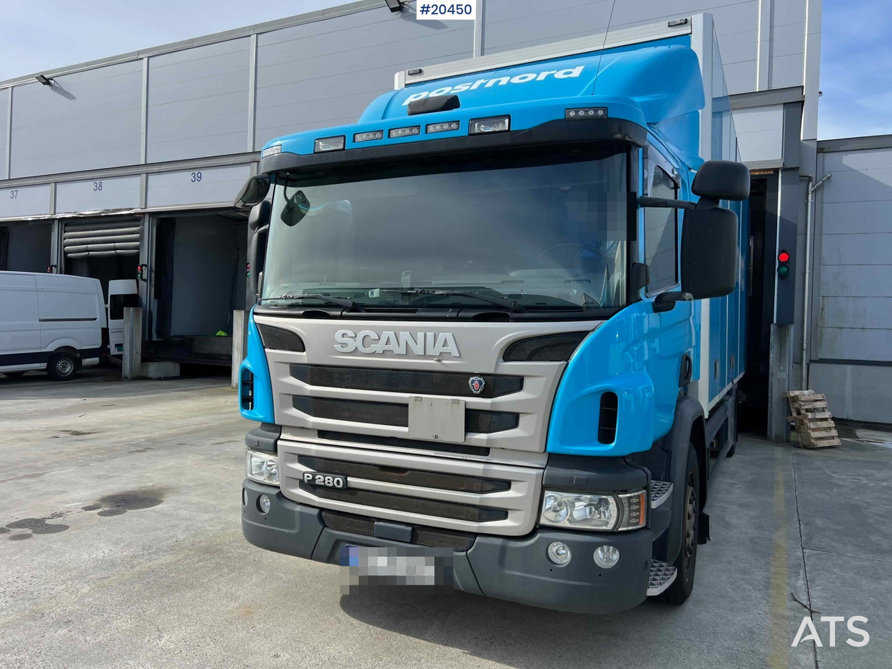 Kamion sa zatvorenim sandukom Scania P280: slika 11