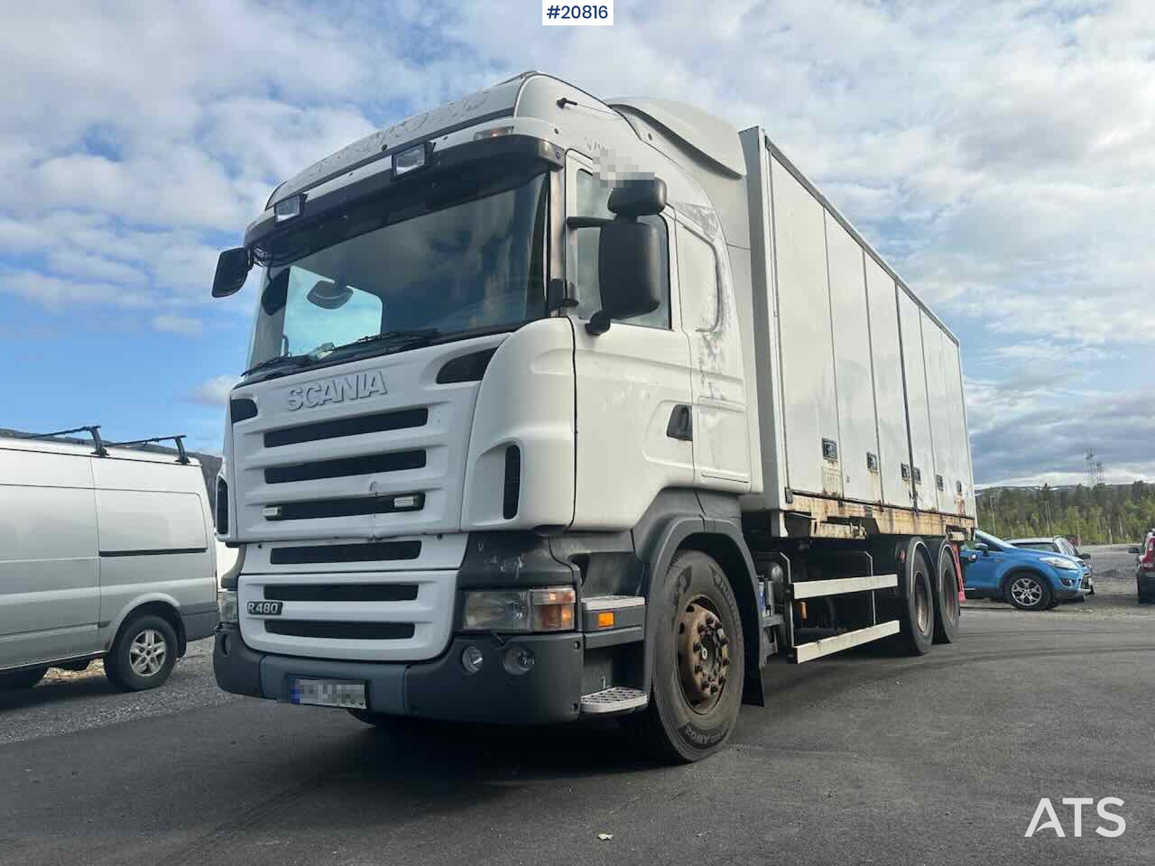 Scania R480 3 akslet conatinerbil m/ lift - Kamion sa zatvorenim sandukom: slika 1 Scania R480 3 akslet conatinerbil m/ lift - Kamion sa zatvorenim sandukom: slika 1