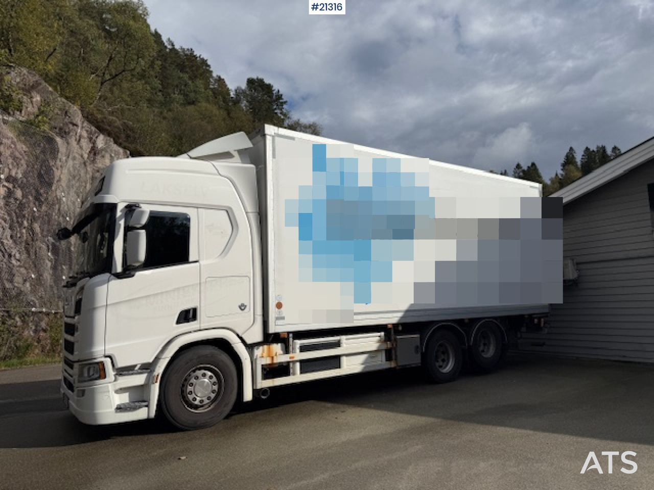 Scania R520 - Kamion sa zatvorenim sandukom: slika 1 Scania R520 - Kamion sa zatvorenim sandukom: slika 1