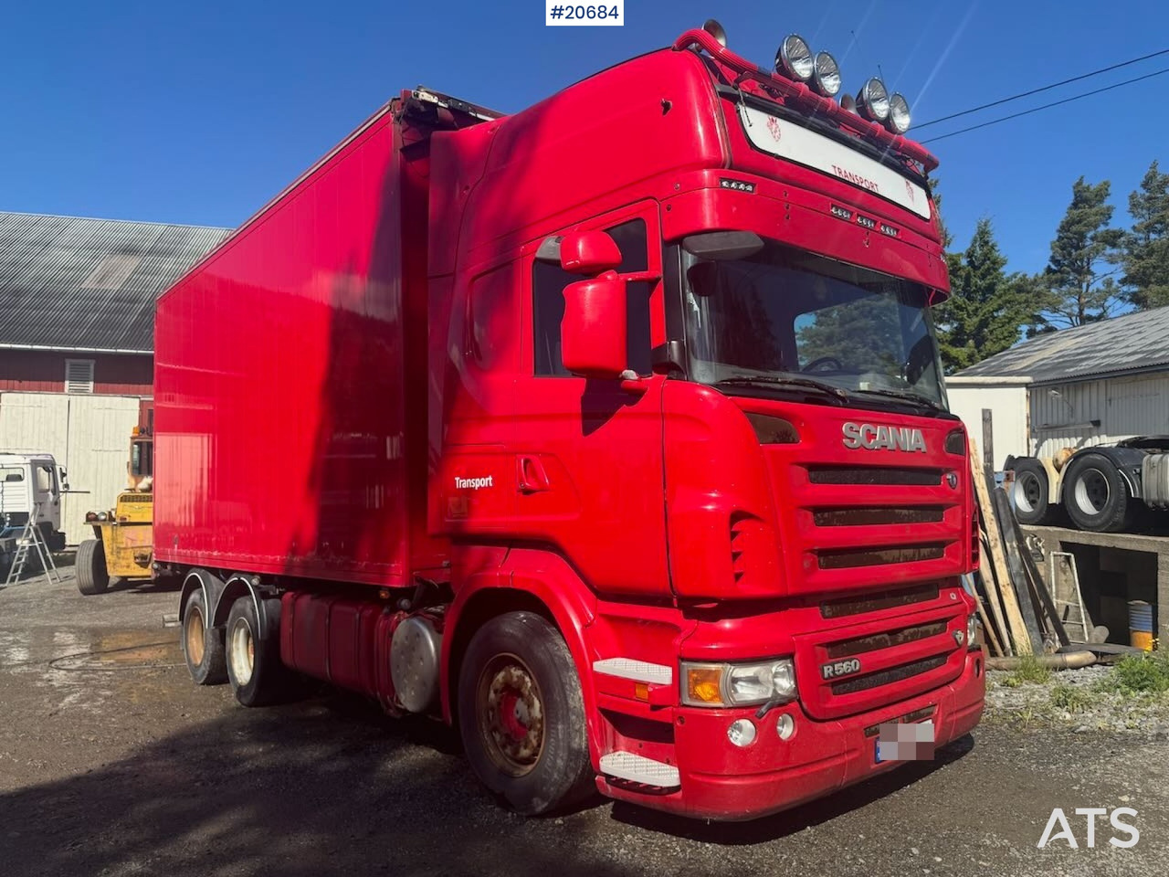 Scania R560 - Kamion sa zatvorenim sandukom: slika 1 Scania R560 - Kamion sa zatvorenim sandukom: slika 1