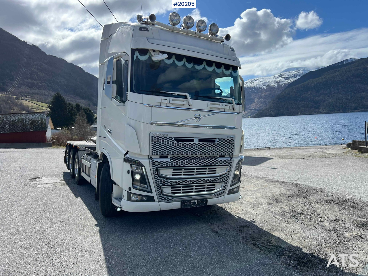 Volvo FH16 750 - Kamion sa hidrauličnom kukom: slika 2 Volvo FH16 750 - Kamion sa hidrauličnom kukom: slika 2