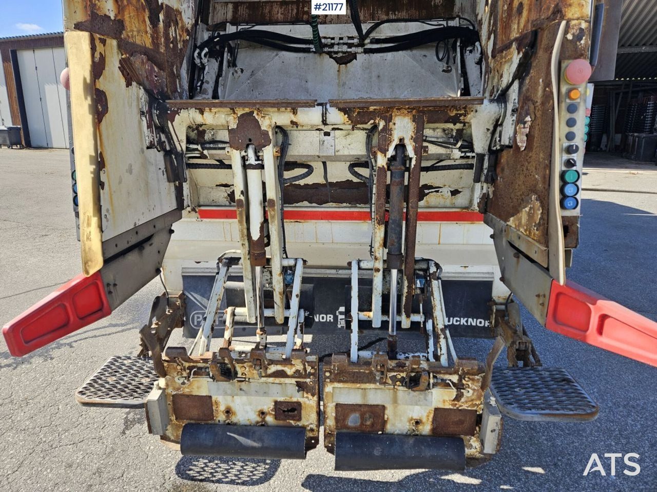 Volvo FM370 6x2 1-kammer komprimatorbil med Zoeller påbygg - Kamion za smeće: slika 5 Volvo FM370 6x2 1-kammer komprimatorbil med Zoeller påbygg - Kamion za smeće: slika 5