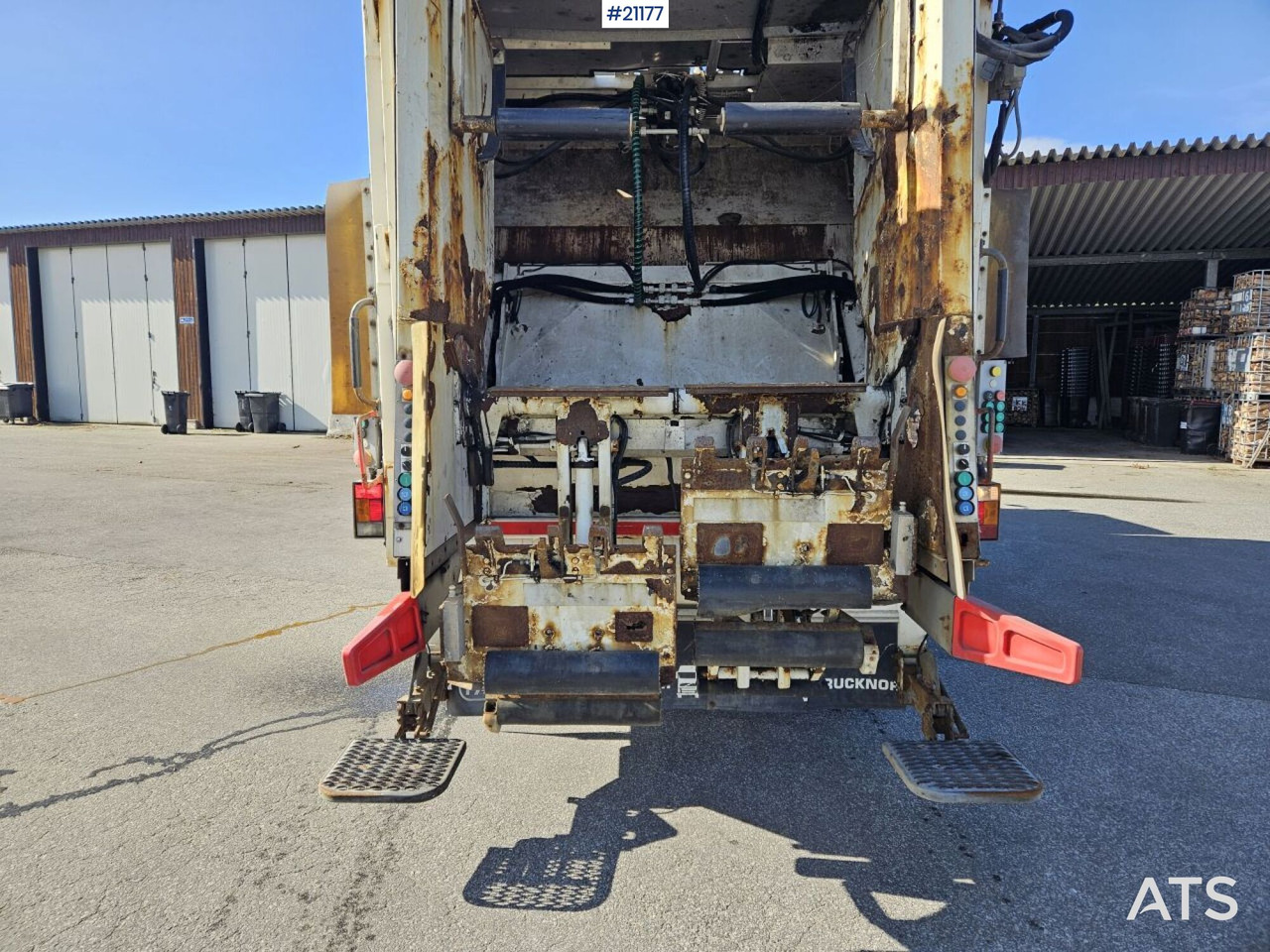 Volvo FM370 6x2 1-kammer komprimatorbil med Zoeller påbygg - Kamion za smeće: slika 4 Volvo FM370 6x2 1-kammer komprimatorbil med Zoeller påbygg - Kamion za smeće: slika 4