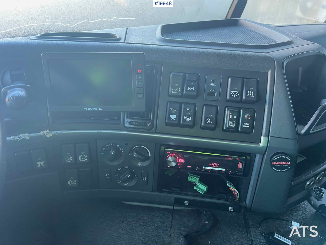 Kamion sa zatvorenim sandukom Volvo FM450: slika 21
