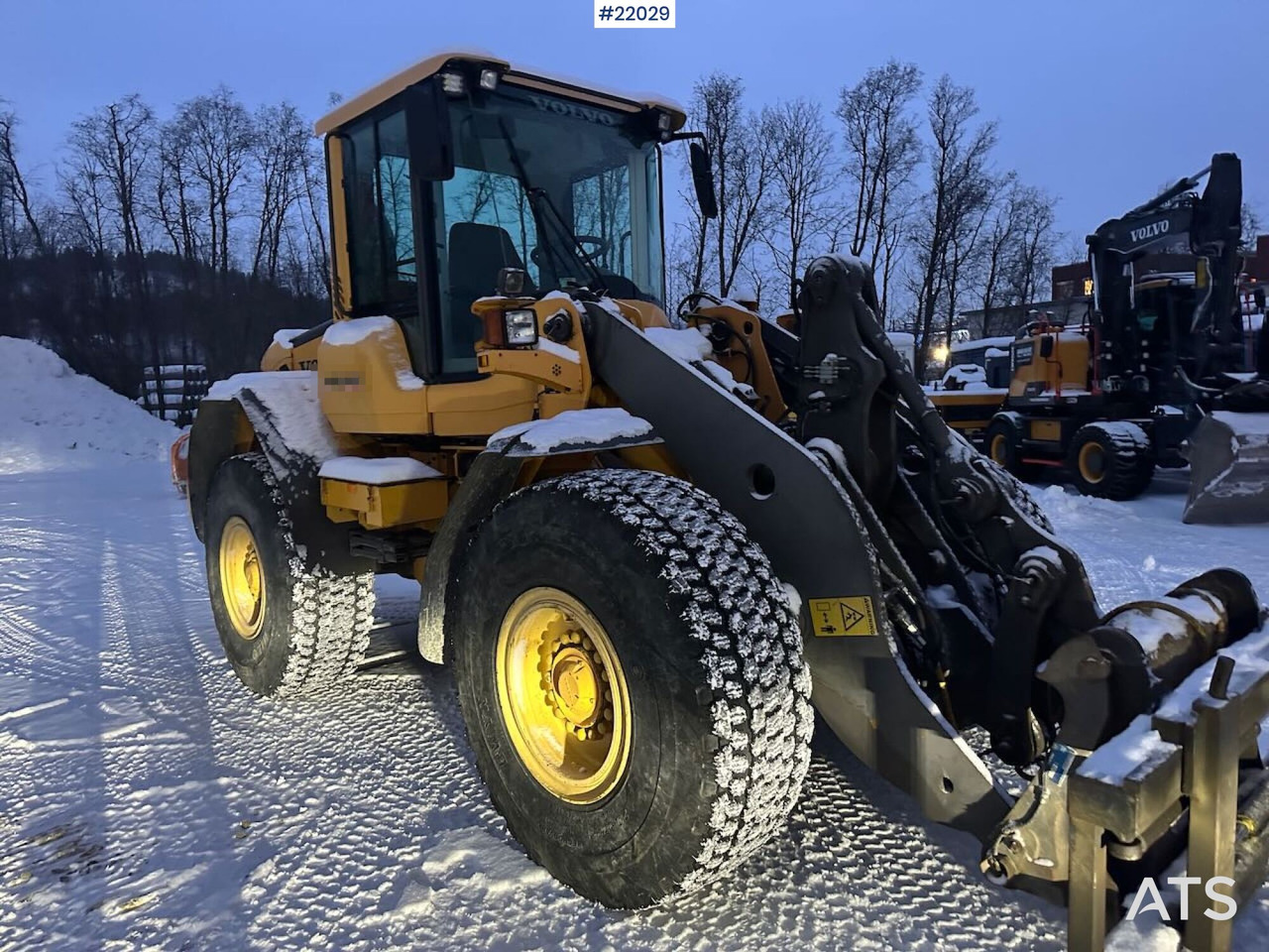 Volvo L70F hjullaster m/ vinter- og sommerdekk og planeringskuffe. En eier! Se video - Utovarivač točkaš: slika 1 Volvo L70F hjullaster m/ vinter- og sommerdekk og planeringskuffe. En eier! Se video - Utovarivač točkaš: slika 1