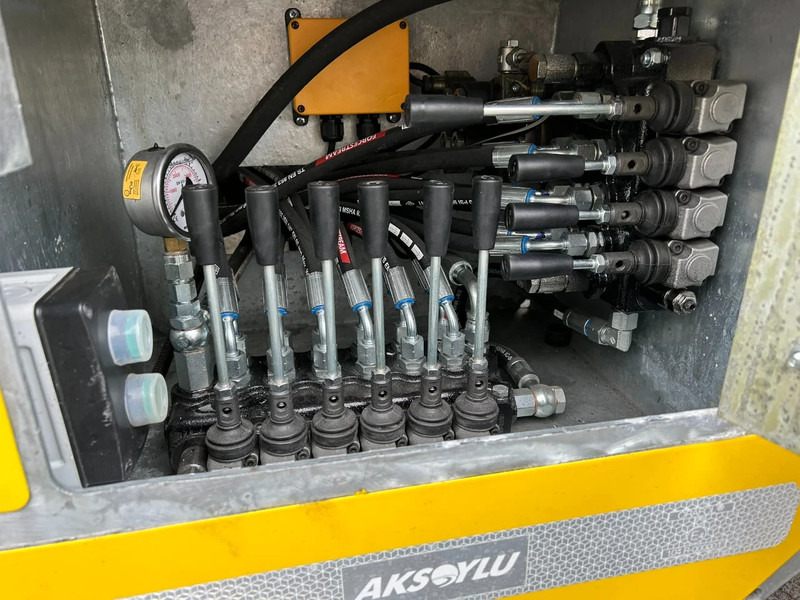 AKSOYLU AKT2 versie II special met extra Functie's 6 car-loader Autotransporter - Poluprikolica za prevoz automobila: slika 4 AKSOYLU AKT2 versie II special met extra Functie's 6 car-loader Autotransporter - Poluprikolica za prevoz automobila: slika 4