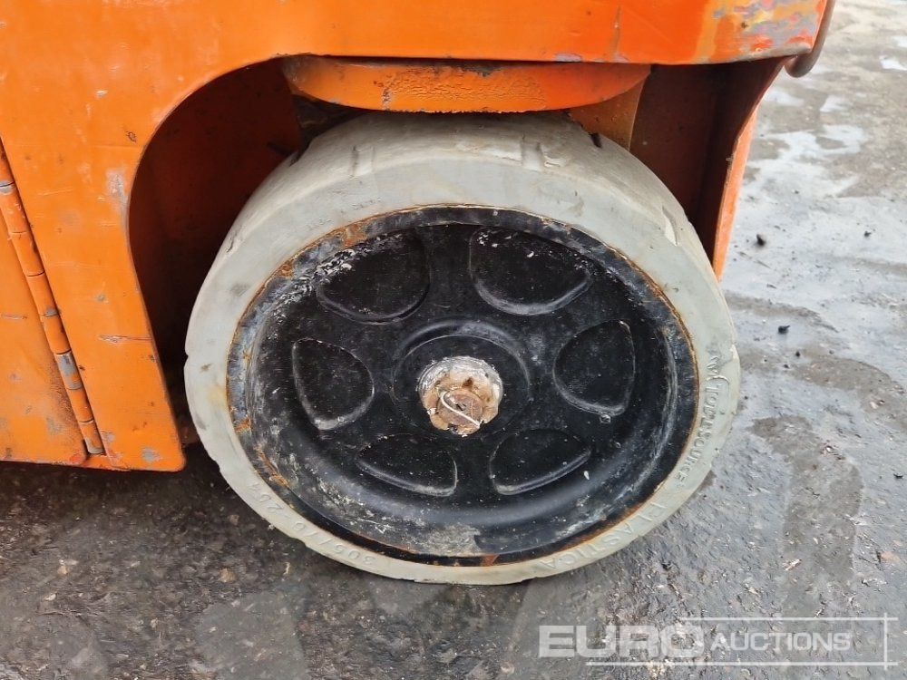 Jarbolna penjajuća platforma 2011 Snorkel M1230E: slika 9