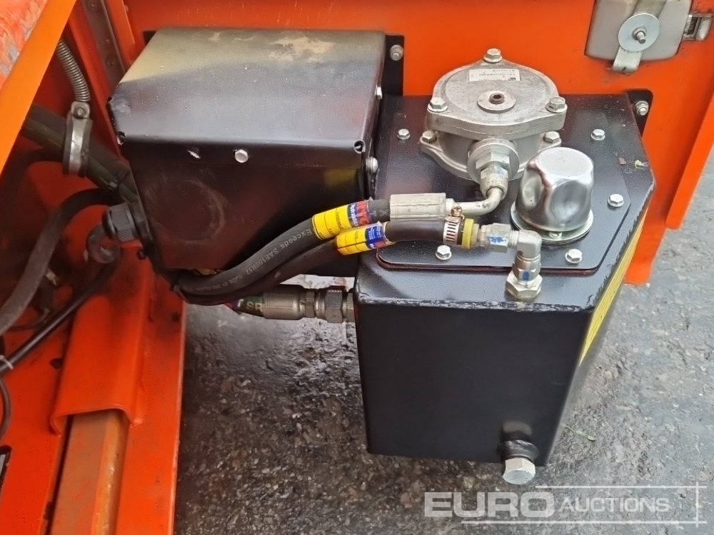 Jarbolna penjajuća platforma 2011 Snorkel M1230E: slika 17