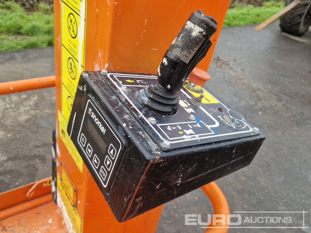 Jarbolna penjajuća platforma 2011 Snorkel M1230E: slika 15