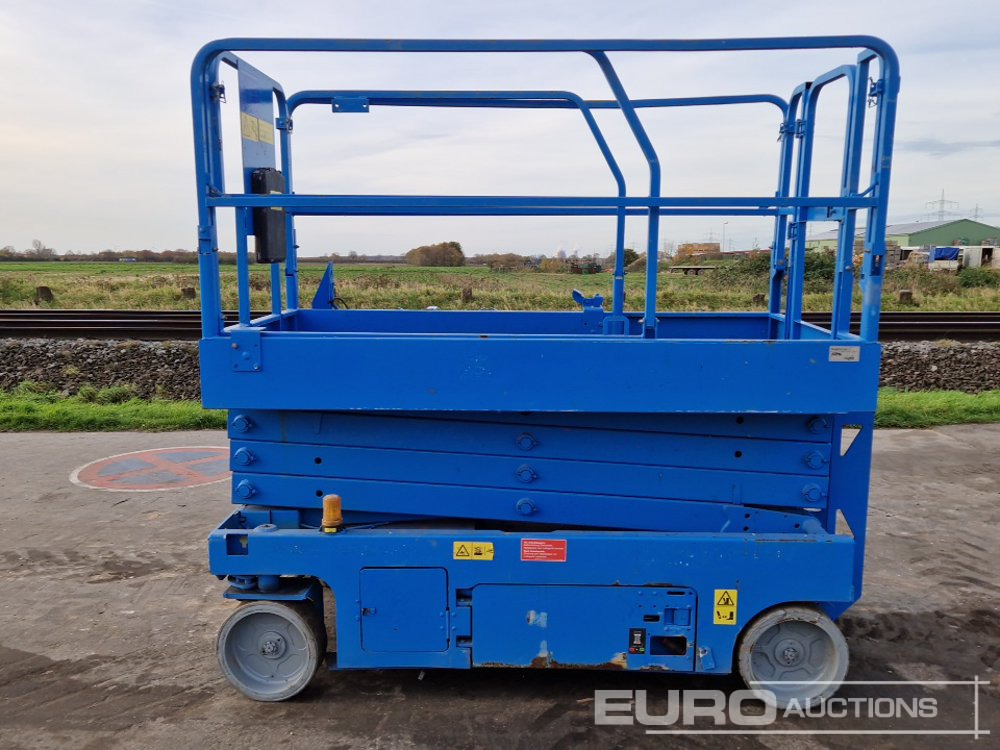 2013 Genie GS-2646 - Lift u obliku makaza: slika 2 2013 Genie GS-2646 - Lift u obliku makaza: slika 2