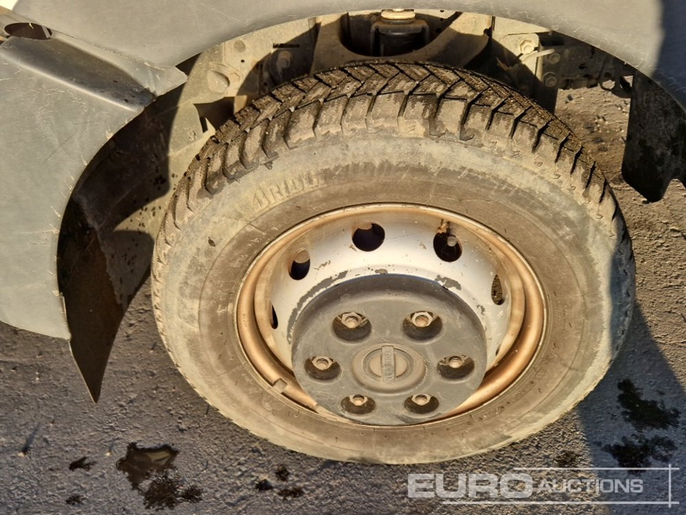 Dostavno vozilo istovarivač 2019 Nissan NT400: slika 9