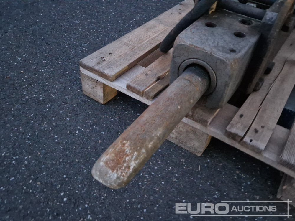 Furukawa F6BHL Hydraulic Breaker to suit Mini Excavator - Hidraulični čekić: slika 5 Furukawa F6BHL Hydraulic Breaker to suit Mini Excavator - Hidraulični čekić: slika 5