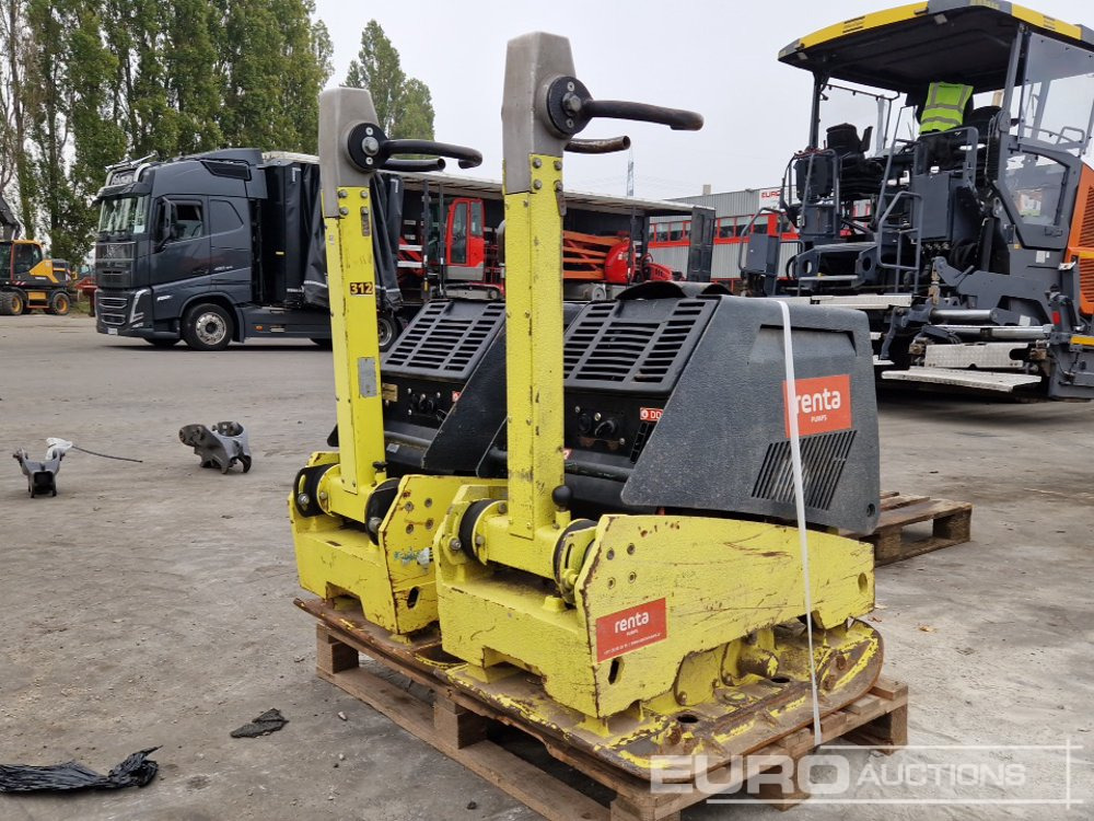 Pallet of Walk Behind Compaction Plates (2 of) - Građevinska oprema: slika 1 Pallet of Walk Behind Compaction Plates (2 of) - Građevinska oprema: slika 1