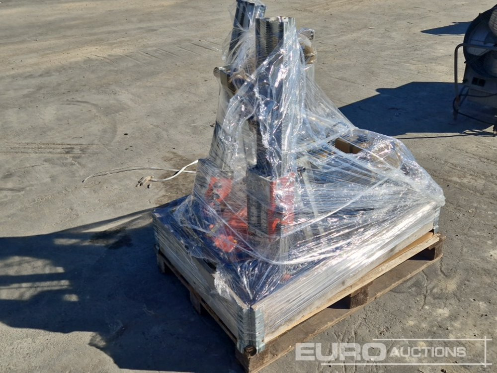 Palllet of AFE2500T Frequency Converter, Hilt DD250 Diamond Drill (2 of), Leopard Abrasive Belt Sander - Građevinska oprema: slika 4 Palllet of AFE2500T Frequency Converter, Hilt DD250 Diamond Drill (2 of), Leopard Abrasive Belt Sander - Građevinska oprema: slika 4