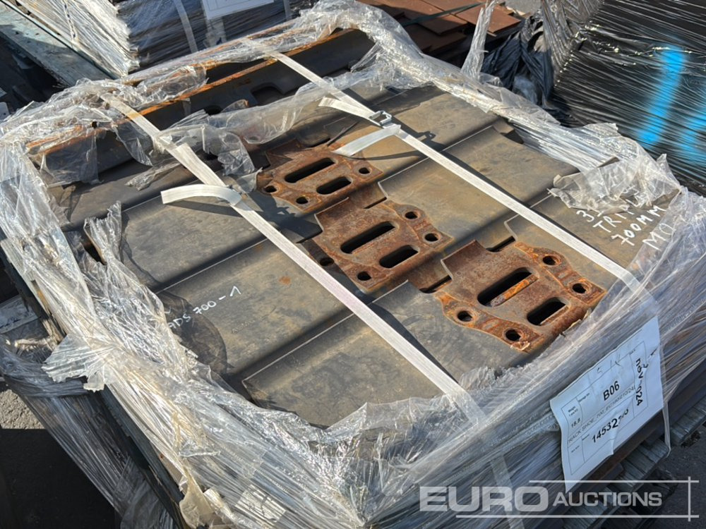 700mm Steel Track Plates - Rezervni deo za Bager: slika 1 700mm Steel Track Plates - Rezervni deo za Bager: slika 1