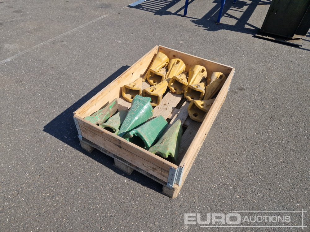 Unused Pallet of Assorted Bucket Teeth - Kašika: slika 3 Unused Pallet of Assorted Bucket Teeth - Kašika: slika 3