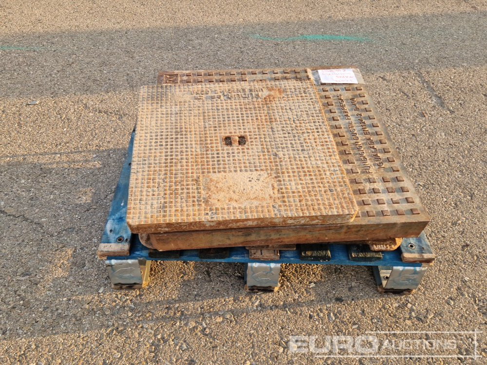 Pallet of Manhole Covers (3 of) - Građevinska oprema: slika 2 Pallet of Manhole Covers (3 of) - Građevinska oprema: slika 2