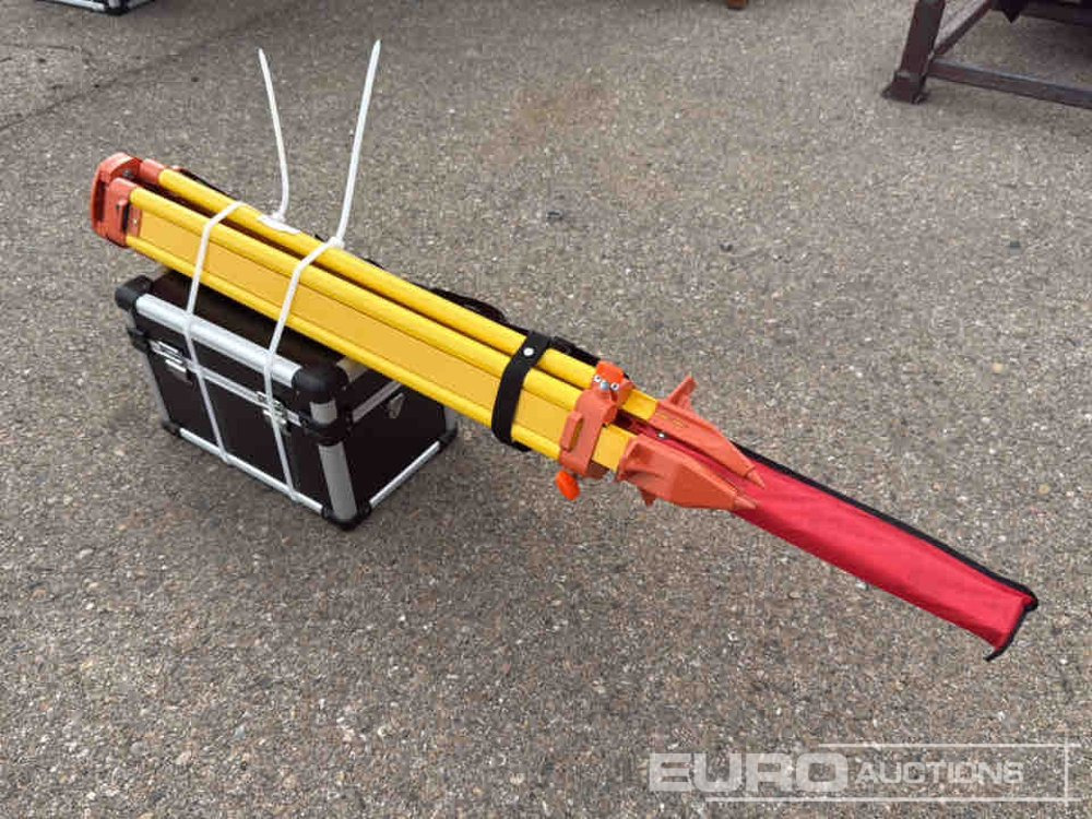 Unused 2025 SKLP Self-Leveling Rotary Laser Level With Batteries, Reciever, Tripod, Grade Rod - Гаражна опрема: slika 3 Unused 2025 SKLP Self-Leveling Rotary Laser Level With Batteries, Reciever, Tripod, Grade Rod - Гаражна опрема: slika 3