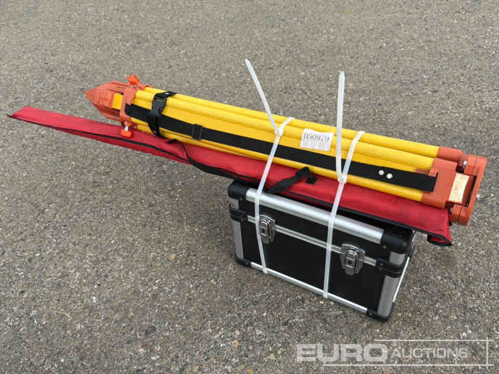 Unused 2025 SKLP Self-Leveling Rotary Laser Level With Batteries, Reciever, Tripod, Grade Rod - Гаражна опрема: slika 1 Unused 2025 SKLP Self-Leveling Rotary Laser Level With Batteries, Reciever, Tripod, Grade Rod - Гаражна опрема: slika 1