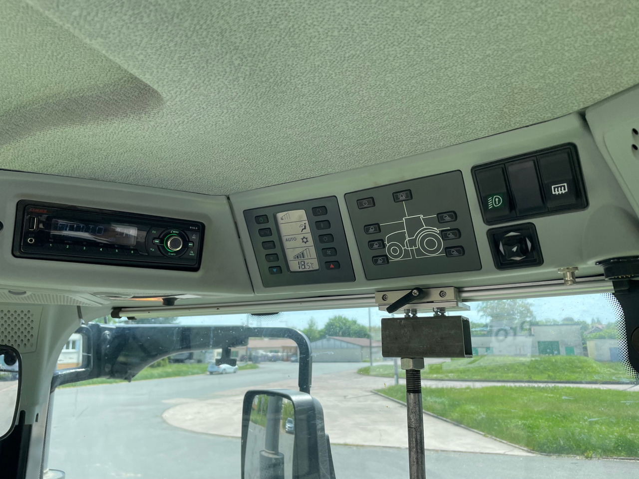 Claas Arion 660 C-matic - Traktor: slika 2 Claas Arion 660 C-matic - Traktor: slika 2