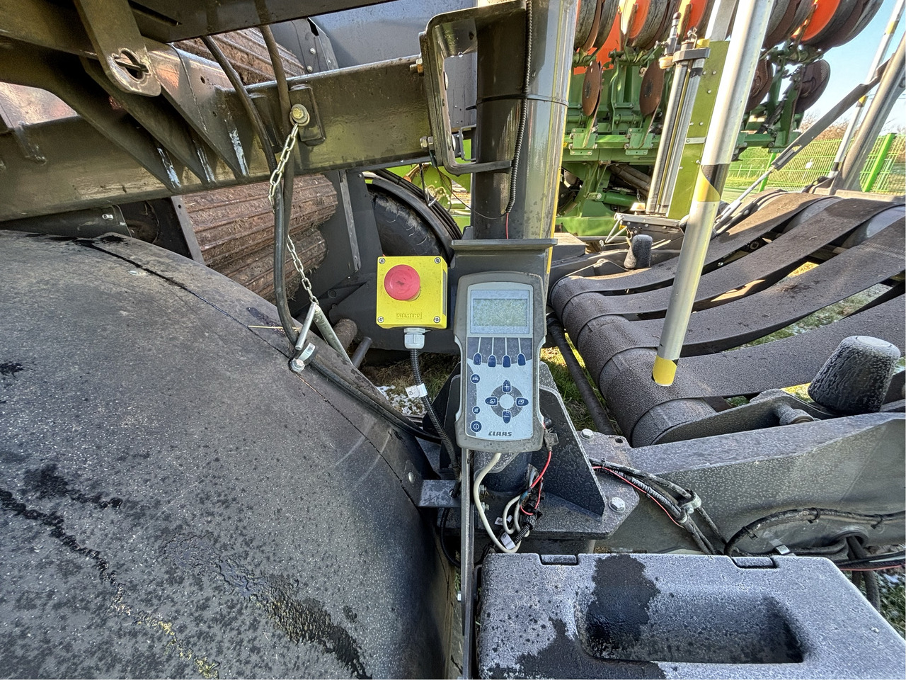 Claas Press- Wickelkombi 454 Uniwrap - Oprema za prevrtanje i razlaganje: slika 4 Claas Press- Wickelkombi 454 Uniwrap - Oprema za prevrtanje i razlaganje: slika 4