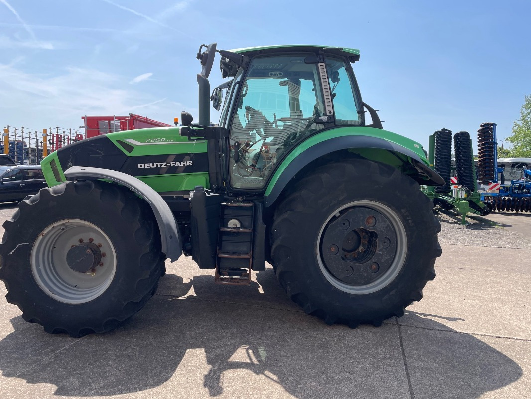 Deutz-Fahr Agrotron 7250 TTV - Traktor: slika 1 Deutz-Fahr Agrotron 7250 TTV - Traktor: slika 1