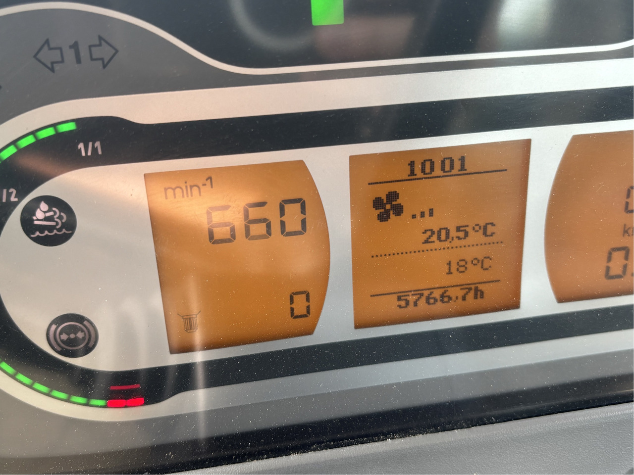 Fendt 1050 Vario S4 ProfiPlus Fendt 1050 Vario S4 ProfiPlus: slika 15 Fendt 1050 Vario S4 ProfiPlus Fendt 1050 Vario S4 ProfiPlus: slika 15