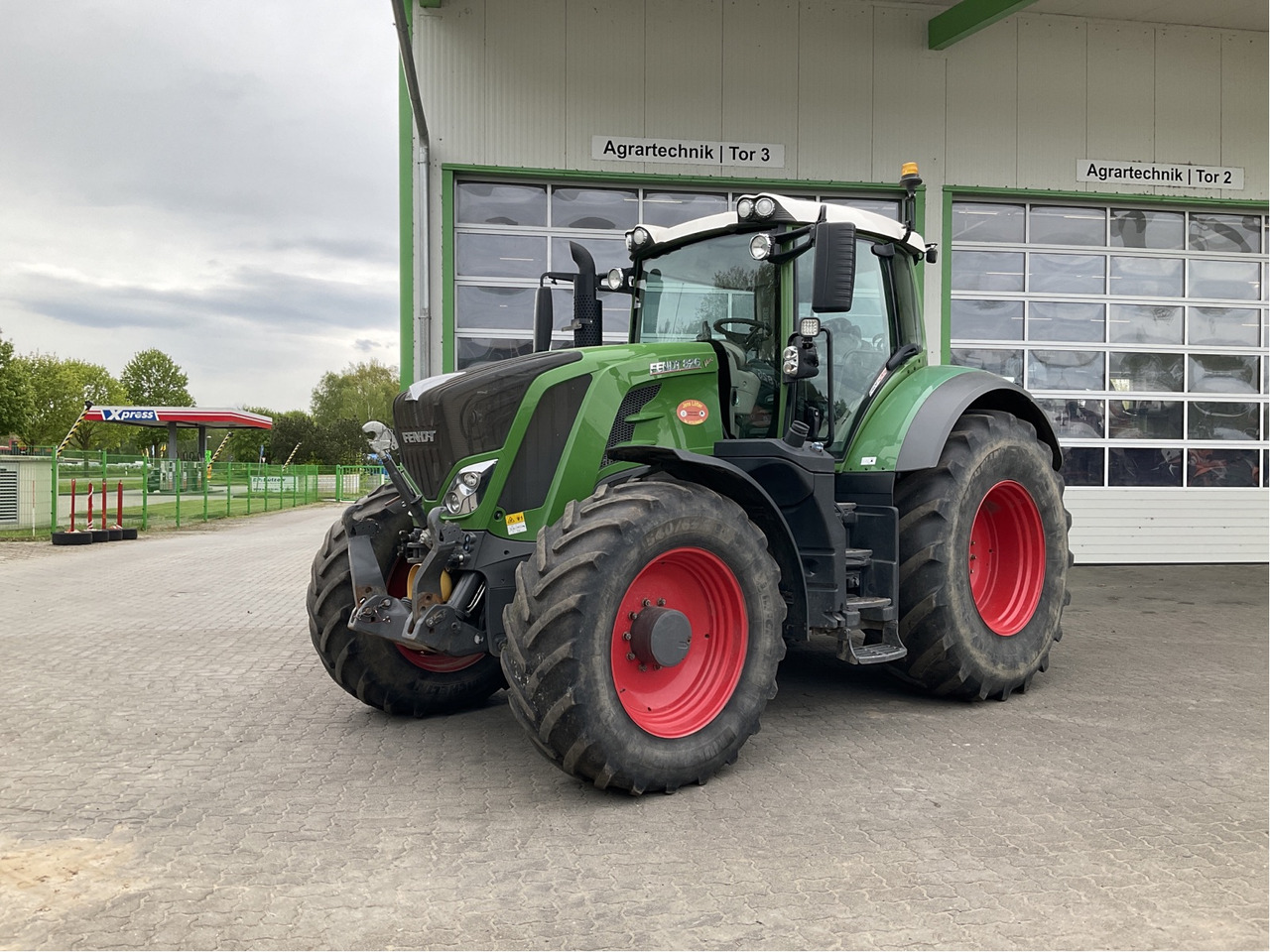 Fendt 826 Vario S4 - Traktor: slika 1 Fendt 826 Vario S4 - Traktor: slika 1
