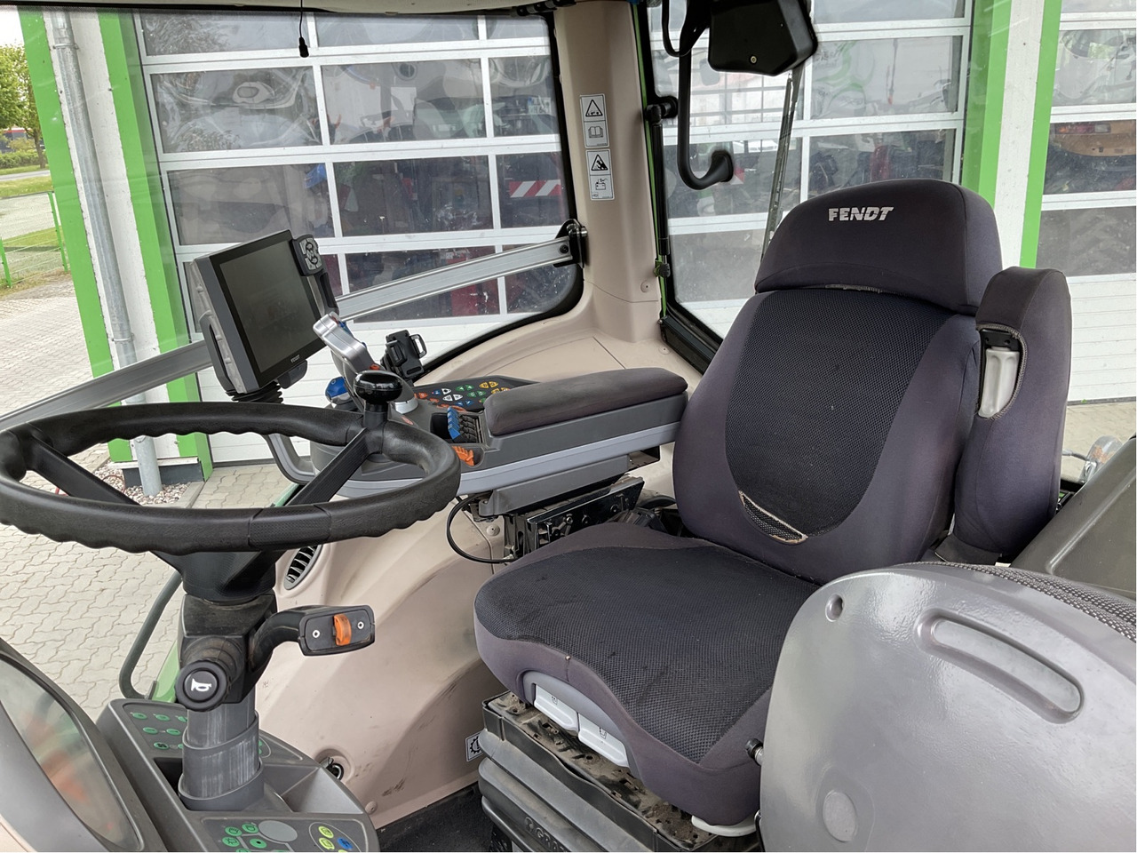 Fendt 826 Vario S4 - Traktor: slika 2 Fendt 826 Vario S4 - Traktor: slika 2