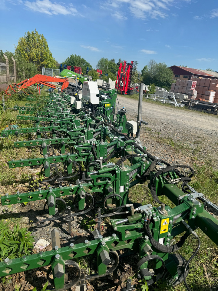 Garford Robocrop Guided Hoe - Kombajn za repu: slika 3 Garford Robocrop Guided Hoe - Kombajn za repu: slika 3
