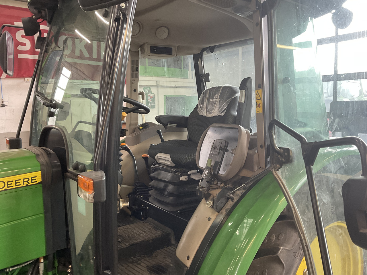 Traktor John Deere 5055 E: slika 6