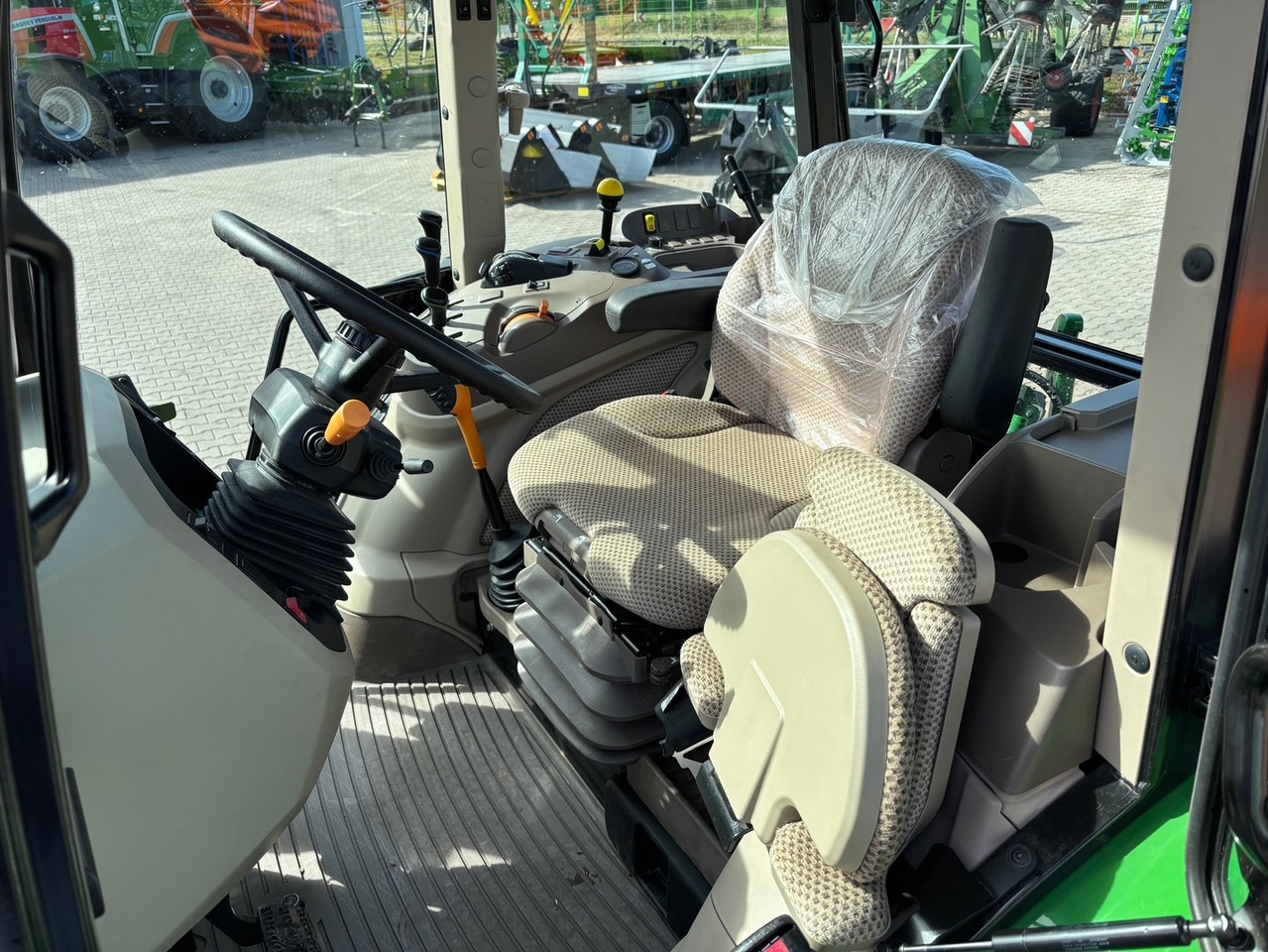 John Deere 5090 M - Traktor: slika 4 John Deere 5090 M - Traktor: slika 4