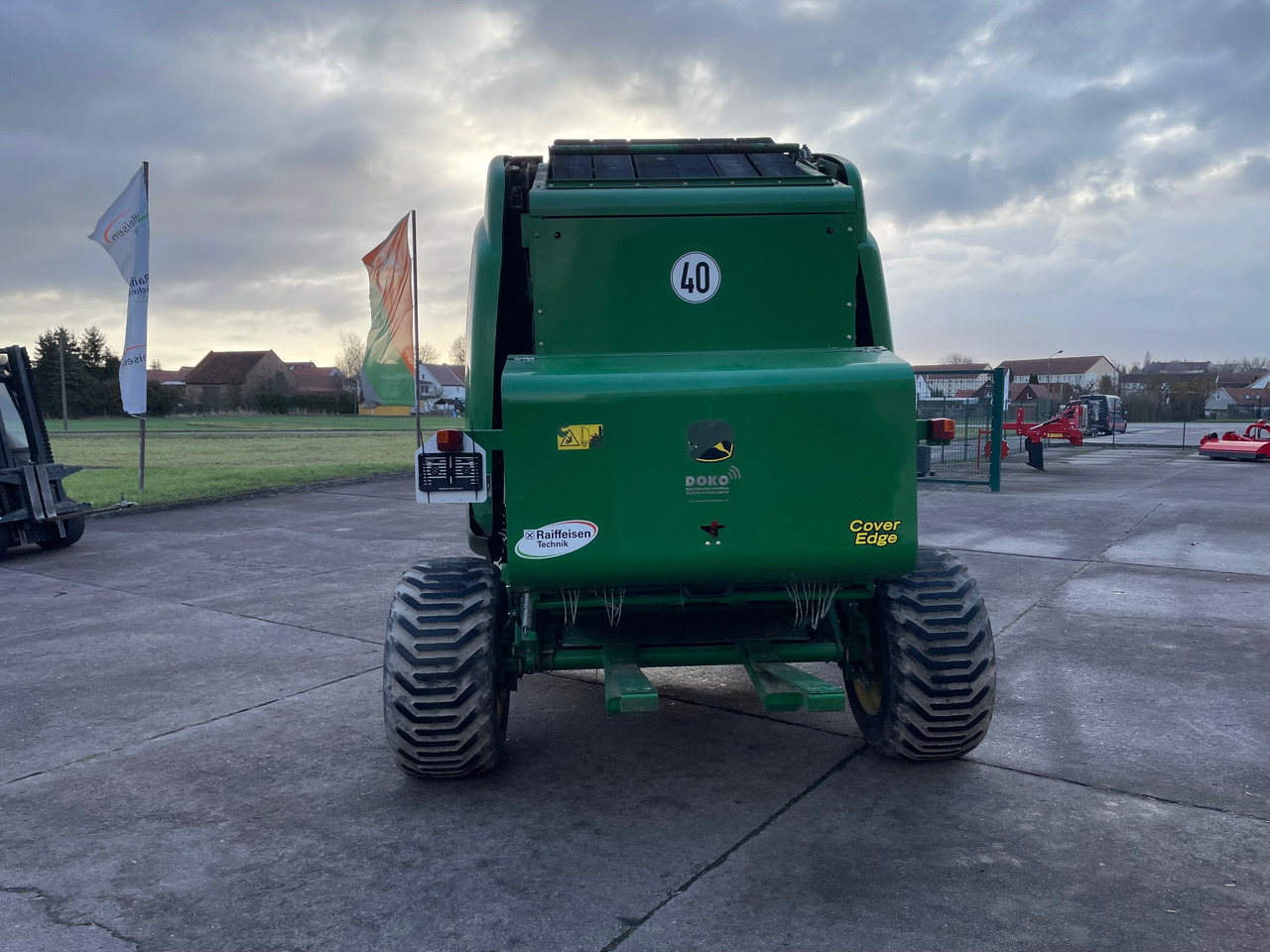 John Deere 864 Rundballenpresse - Oprema za prevrtanje i razlaganje: slika 4 John Deere 864 Rundballenpresse - Oprema za prevrtanje i razlaganje: slika 4