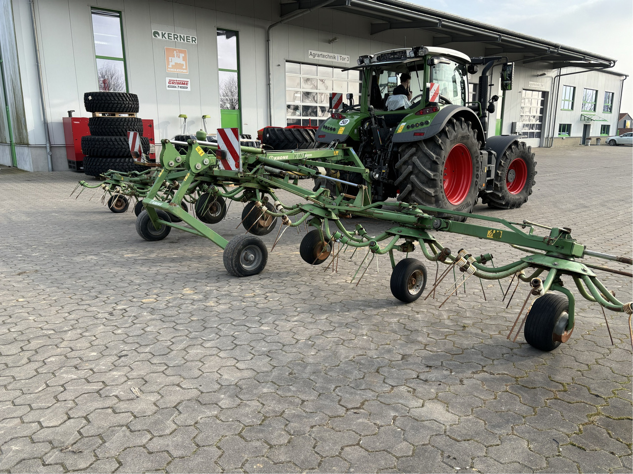 Krone KWT 10.50 / 8 x 7 Heuwender - Prevrtač/ Grabuljač: slika 3 Krone KWT 10.50 / 8 x 7 Heuwender - Prevrtač/ Grabuljač: slika 3