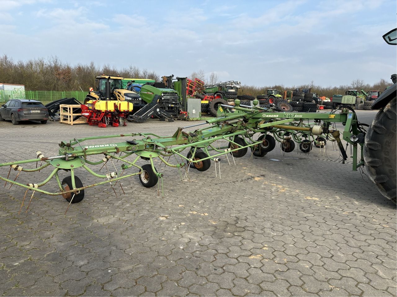 Krone KWT 10.50 / 8 x 7 Heuwender - Prevrtač/ Grabuljač: slika 4 Krone KWT 10.50 / 8 x 7 Heuwender - Prevrtač/ Grabuljač: slika 4