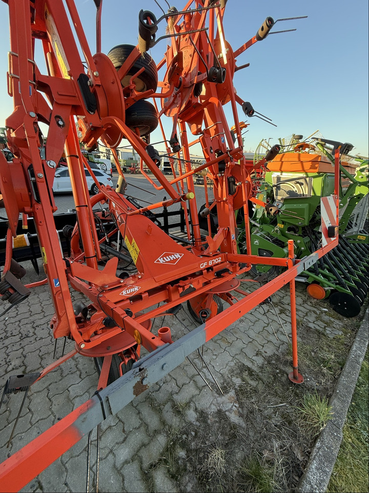 Kuhn Heuwender GF 8702 - Prevrtač/ Grabuljač: slika 2 Kuhn Heuwender GF 8702 - Prevrtač/ Grabuljač: slika 2