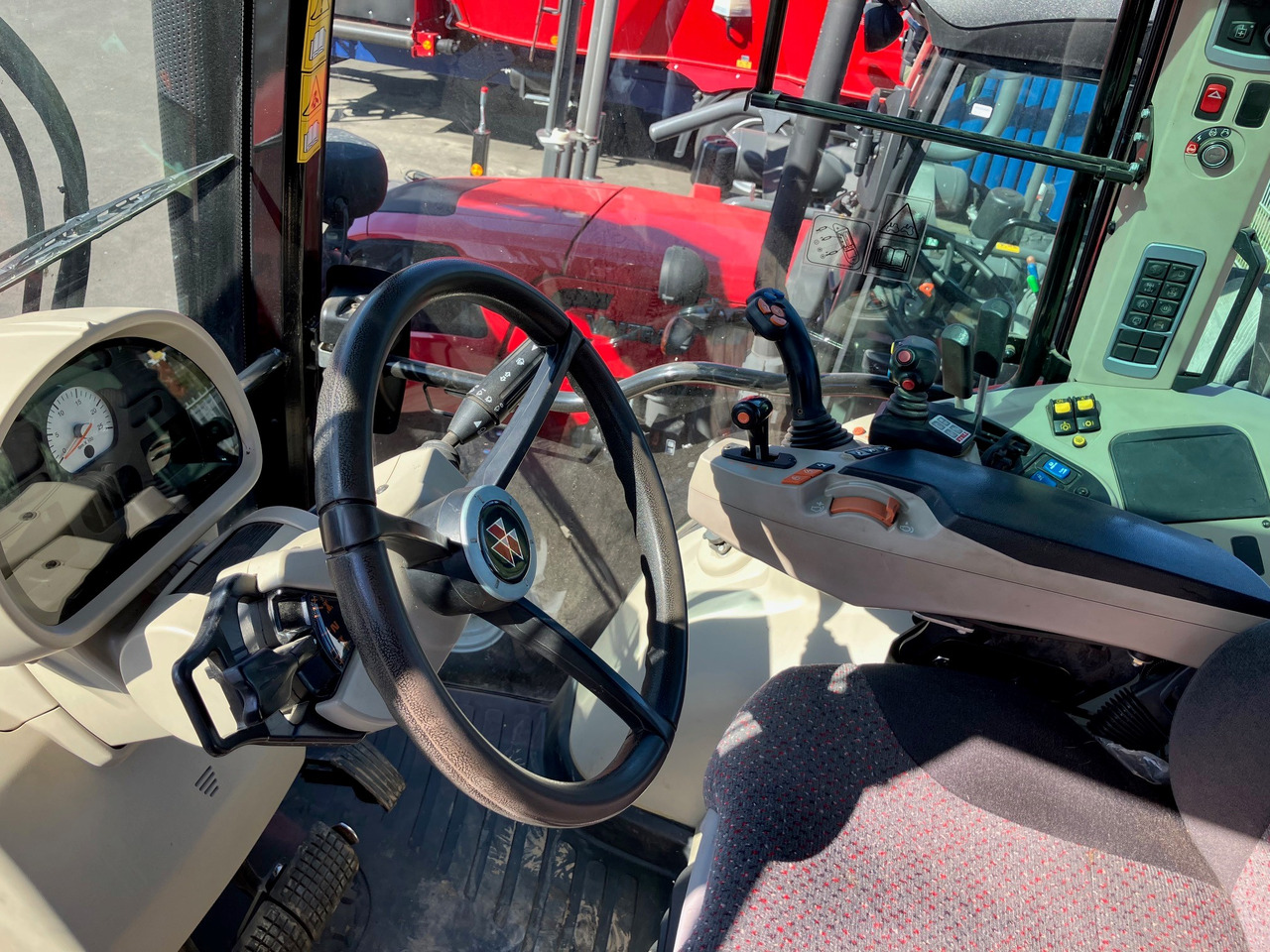 Massey Ferguson 5613 Dyna 6 - Traktor: slika 3 Massey Ferguson 5613 Dyna 6 - Traktor: slika 3